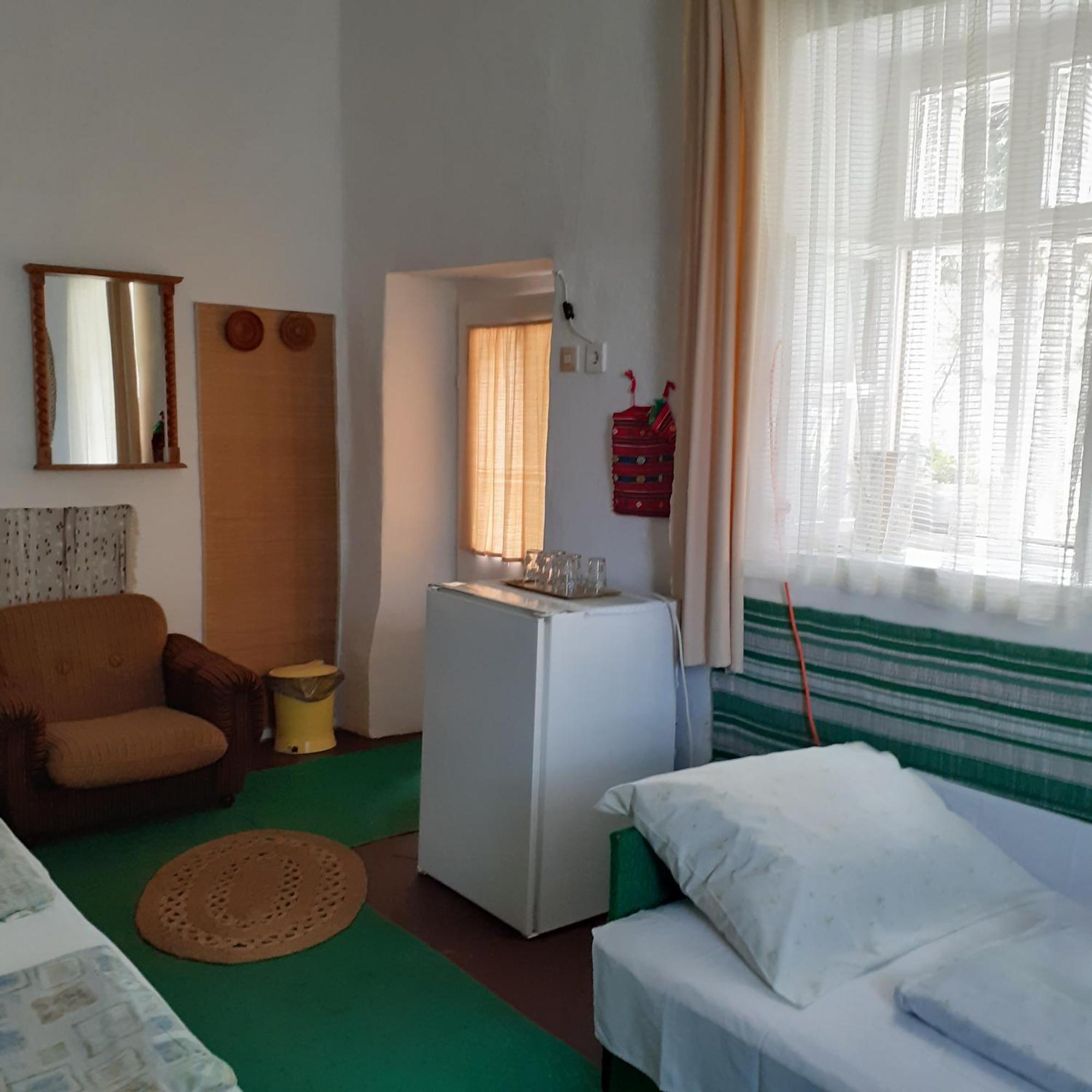 Marika Vendeghaz Apartment Abadszalok Bilik gambar
