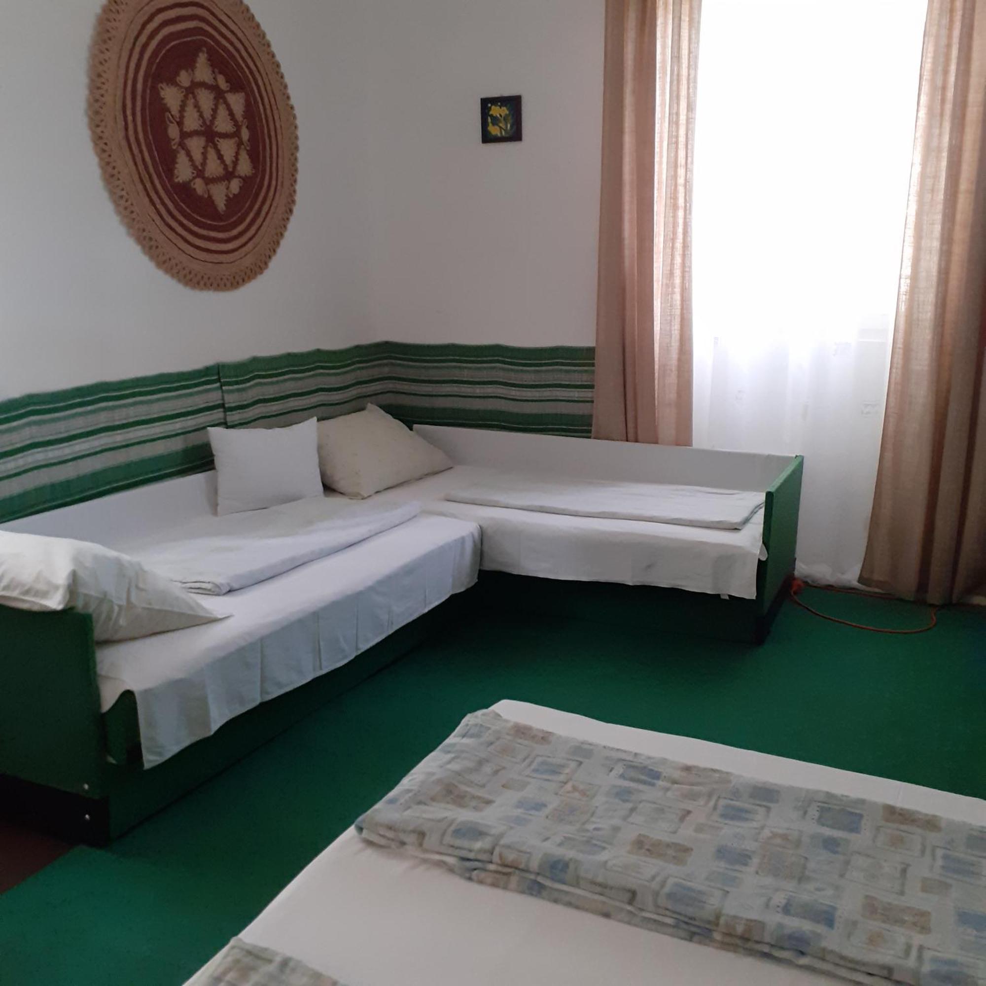 Marika Vendeghaz Apartment Abadszalok Bilik gambar